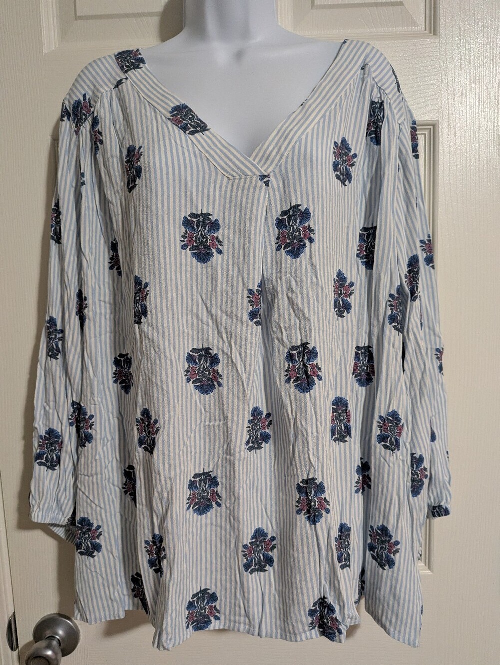 NWT St. John's Bay 2X Blue Stamp Print Blouse